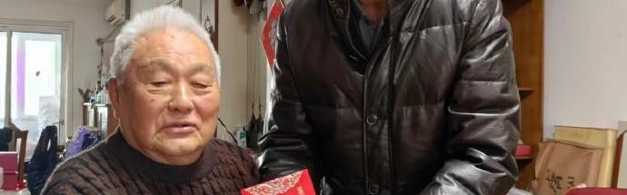 博鱼体育-宋凯春节前看望足坛元老年维泗，在家每天都关注冬奥