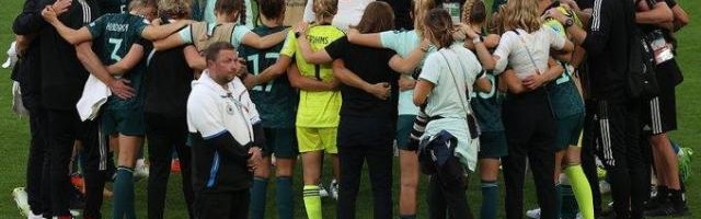 博鱼官网-三狮女足封后年轻队长落泪：终将多年偏见踩在脚底