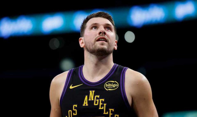 博鱼-湖人输在哪：东契奇眼睛受伤最后两攻甩锅 詹姆斯丢压哨绝杀三分