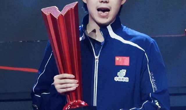 博鱼官网-王楚钦抵达北京！过安检一脸疲惫眼袋超明显 日媒盛赞当今乒坛最强|大满贯|WTT|新加坡|林昀儒|国乒_新浪体育_新浪新闻